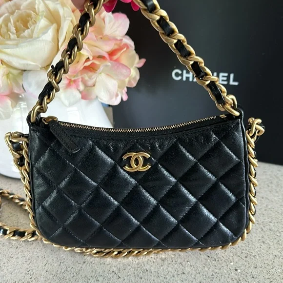 Chanel handbag - Picture 3 of 17